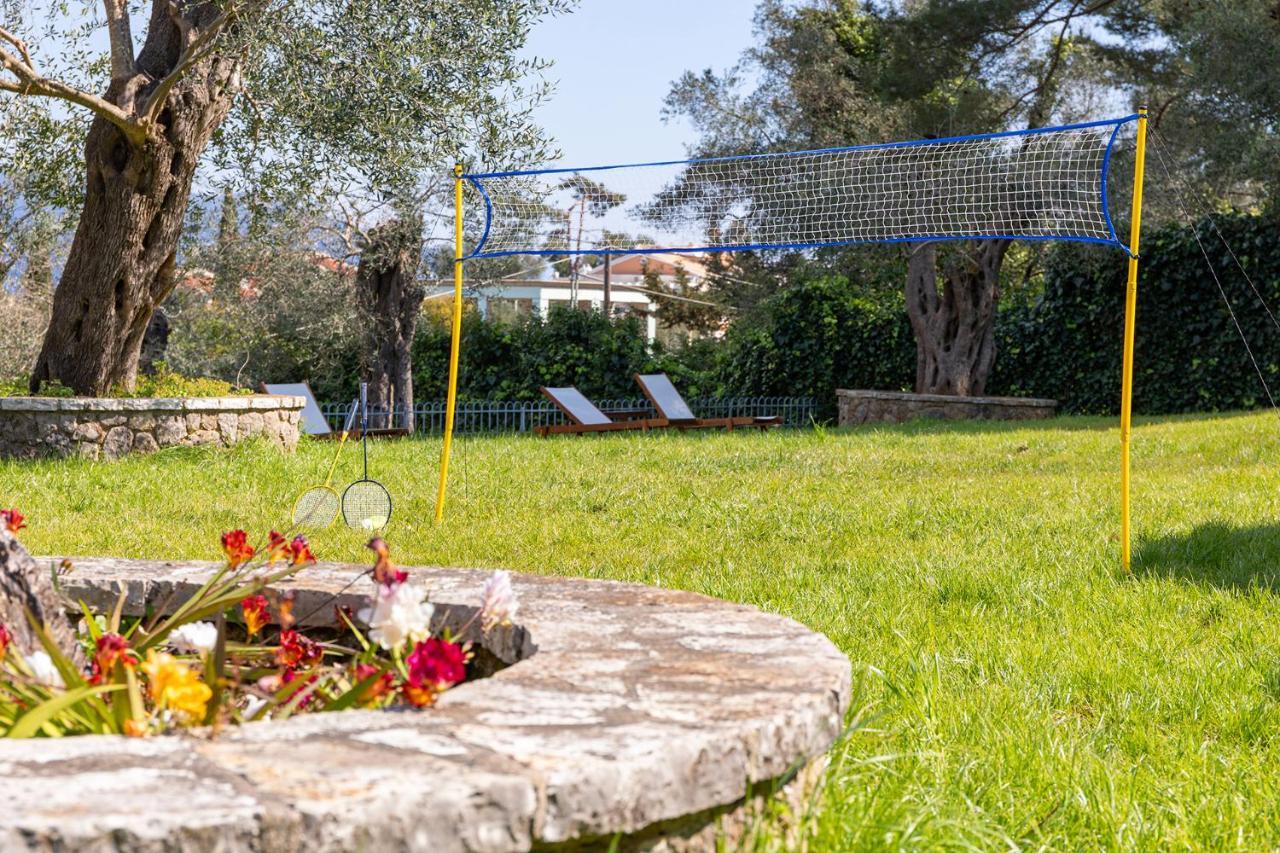 Spyrelia Villa With Private Pool & Outdoor Hot Tub Дасия Екстериор снимка
