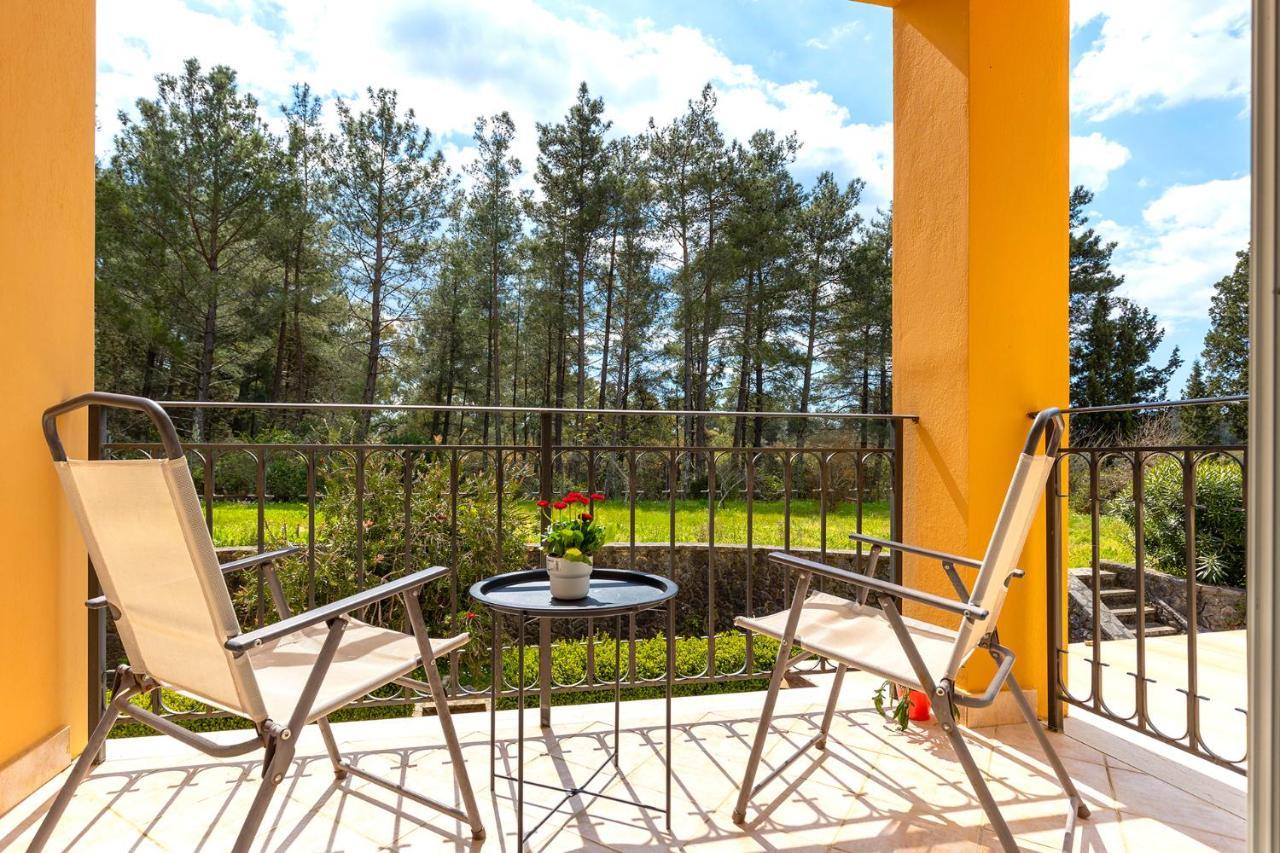 Spyrelia Villa With Private Pool & Outdoor Hot Tub Дасия Екстериор снимка