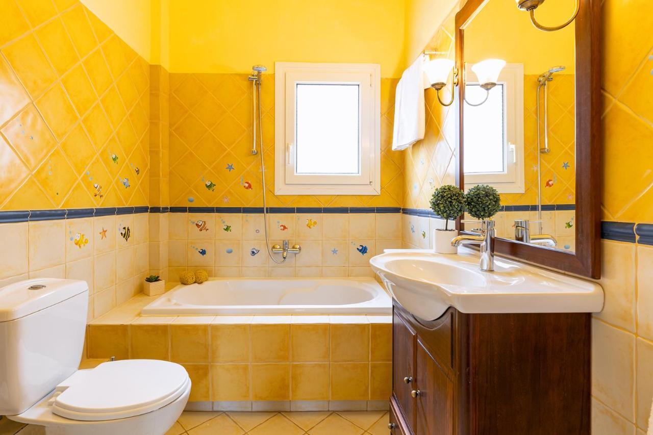 Spyrelia Villa With Private Pool & Outdoor Hot Tub Дасия Екстериор снимка