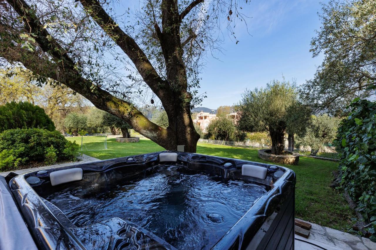 Spyrelia Villa With Private Pool & Outdoor Hot Tub Дасия Екстериор снимка