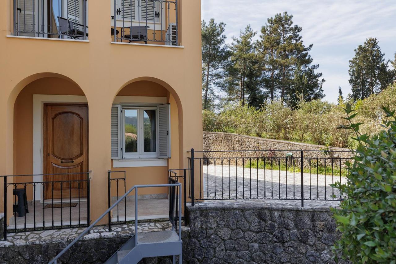 Spyrelia Villa With Private Pool & Outdoor Hot Tub Дасия Екстериор снимка